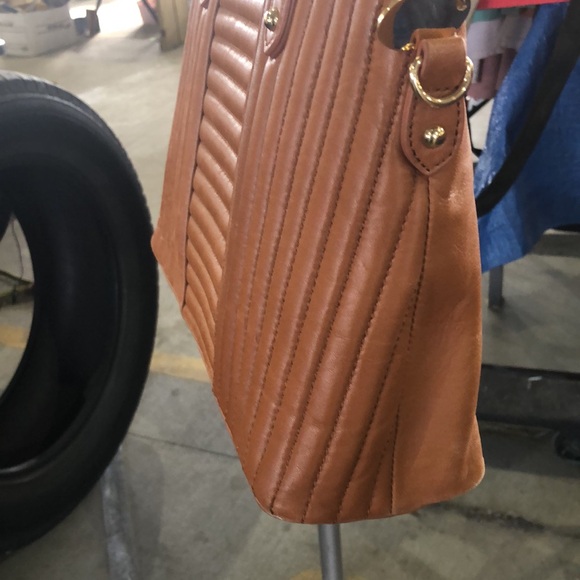 Elegant Tan Quilted Handbag(Belle Badgley Mischa) - Picture 4 of 15